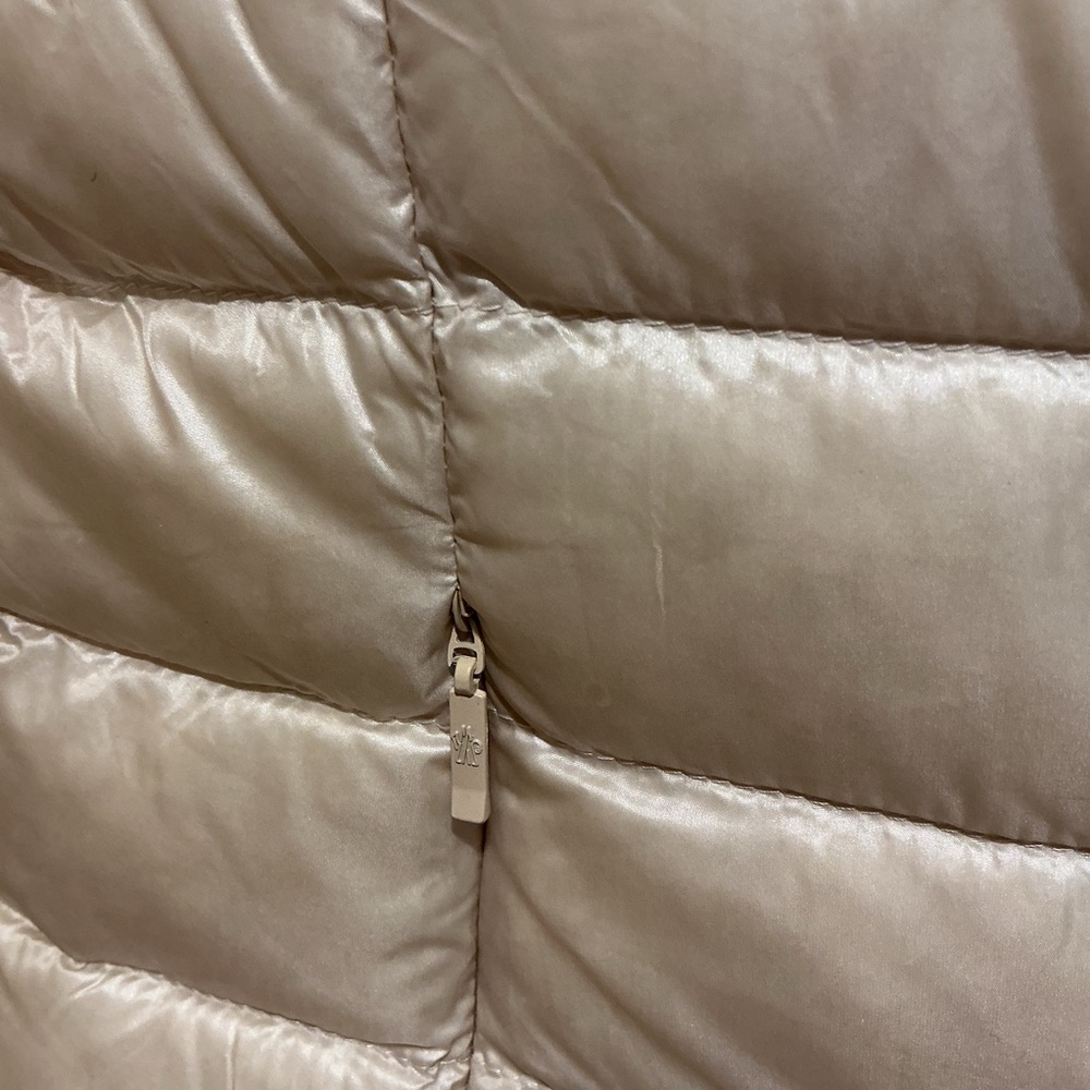 NWOT Moncler Women’s Beige Puffer Jacket, Size 3 (fits M-L) pit to pit 18 in - Picture 6 of 7
